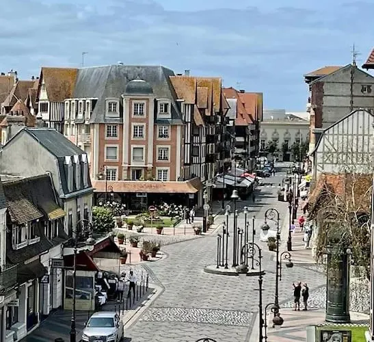 Le Duc - Centre Parking Daire Deauville